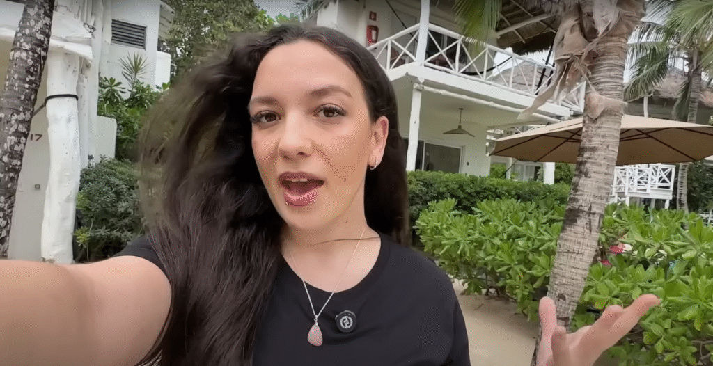 ¿Quién es Mari Fuentes y cómo llegó a ser una experta en la automatización de canales de YouTube? 6 Mari Fuentes de MonetizaTube